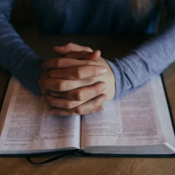 biblia-maos